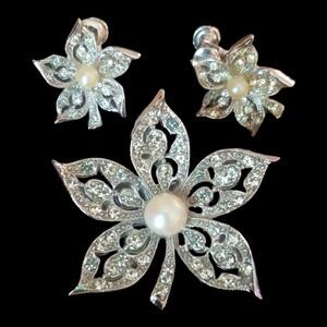 Vintage Signed Hedy Pave Rhinestone Leaf Faux Pearl Silvertone Demi Parure